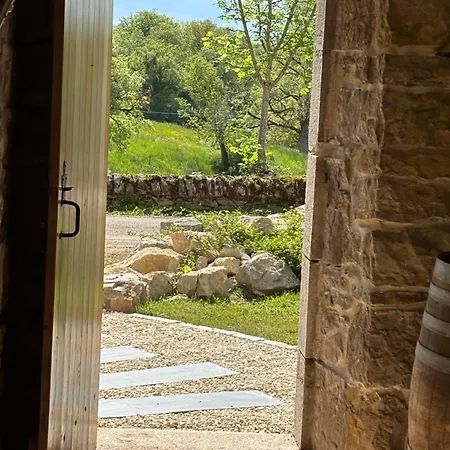 Entre Causse Et Vallon, Confort Pour 4 Personnes Dans Grange Renovee Au Coeur De L'aveyron Prázdninový dům