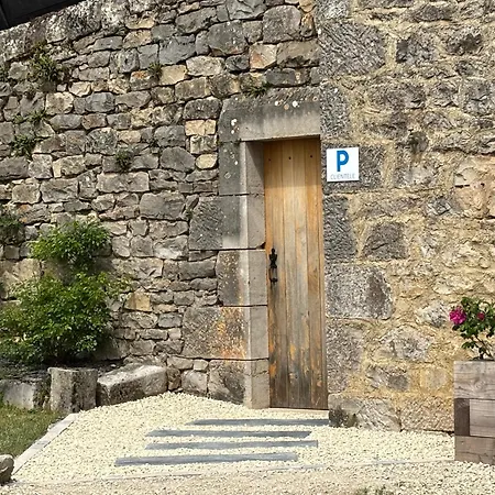 Nyaraló Entre Causse Et Vallon, Confort Pour 4 Personnes Dans Grange Renovee Au Coeur De L'aveyron Salles-la-Source