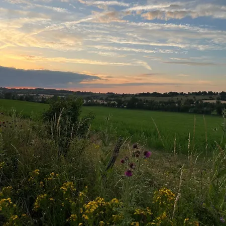 Сasa de vacaciones Entre Causse Et Vallon, Confort Pour 4 Personnes Dans Grange Rénovée Au Coeur De L'aveyron Salles-la-Source