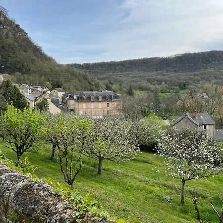 Entre Causse Et Vallon, Confort Pour 4 Personnes Dans Grange Renovee Au Coeur De L'aveyron Salles-la-Source