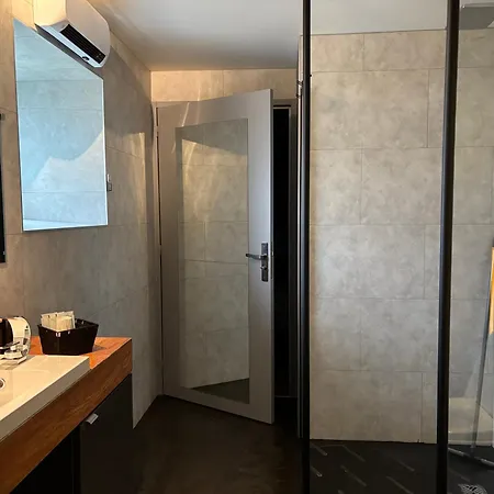 Entre Causse Et Vallon, Confort Pour 4 Personnes Dans Grange Renovee Au Coeur De L'aveyron Salles-la-Source