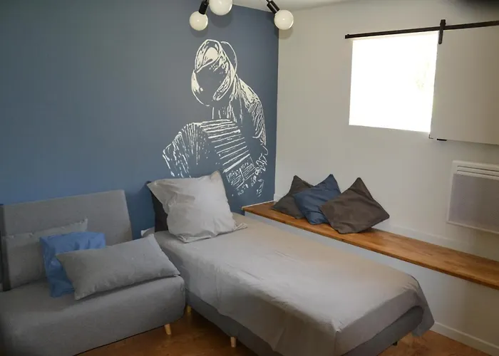 Entre Causse Et Vallon, Confort Pour 4 Personnes Dans Grange Renovee Au Coeur De L'aveyron * Salles-la-Source