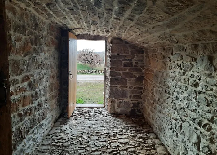 Entre Causse Et Vallon, Confort Pour 4 Personnes Dans Grange Renovee Au Coeur De L'aveyron Feriehus