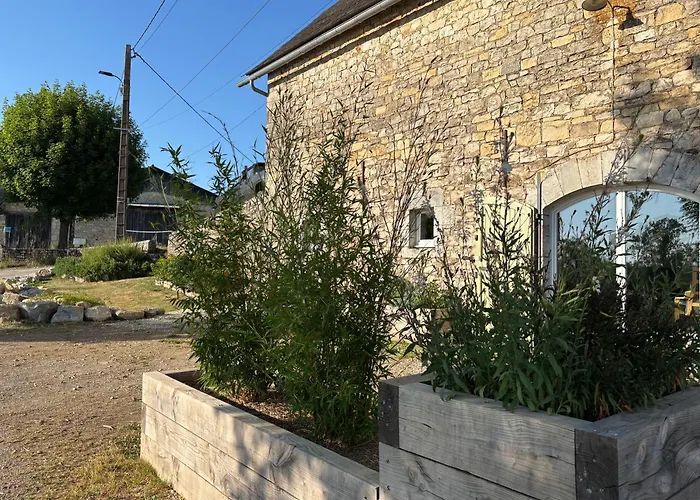 Entre Causse Et Vallon, Confort Pour 4 Personnes Dans Grange Renovee Au Coeur De L'aveyron