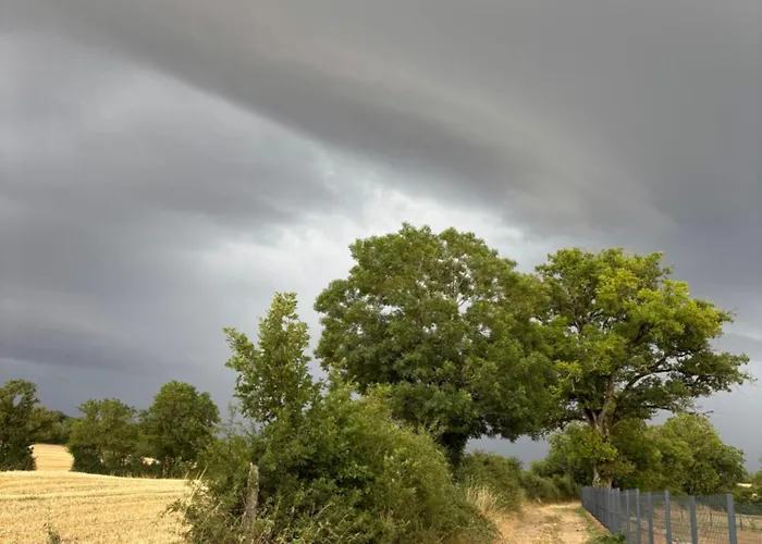 Entre Causse Et Vallon, Confort Pour 4 Personnes Dans Grange Renovee Au Coeur De L'aveyron Salles-la-Source